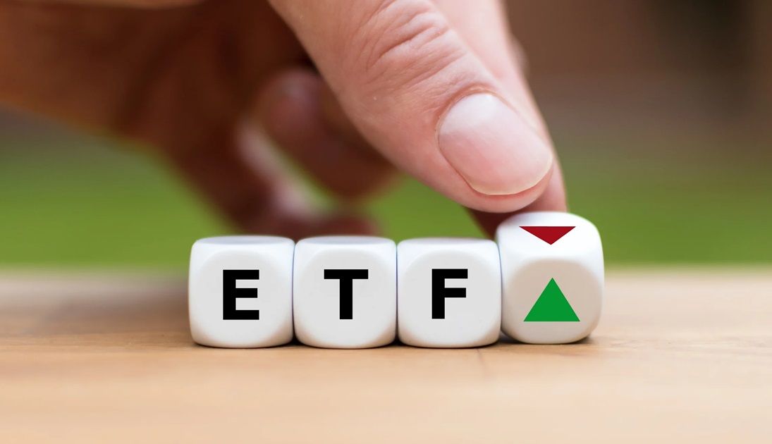 从标普蓝筹到AI科技：四大Vanguard ETF构建的长期财富之路